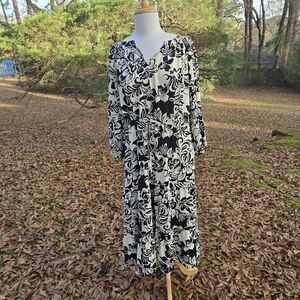 NWT Mille Gabrielle black and white floral dress.